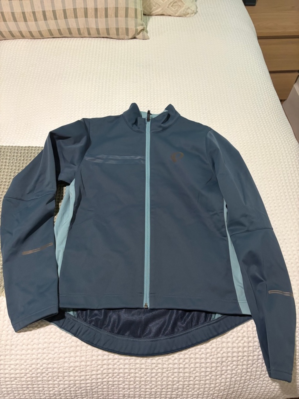 Pearl Izumi Men's Slate Blue Performance Softshell Jacket with Light Blue Trim